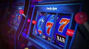 Responsible gaming reminder beside popular slots content on pk luck apk